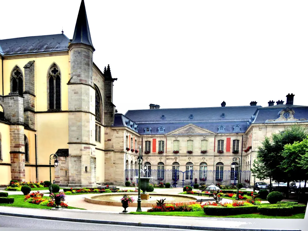 Remiremont - Abbey Palace (© J.E)