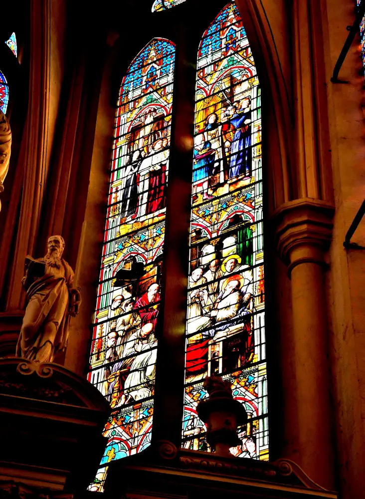 Remiremont - Stained glass window of the choir (© J.E)