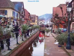 Pequeño canal en el centro de la ciudad (© Jean Espirat)