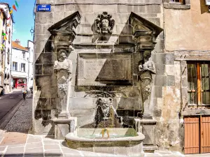 Fuente de Adán y Eva - Calle Sirmont (© J.E)