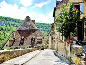 Rue extérieure au rempart, côté Ouest (© Jean Espirat)