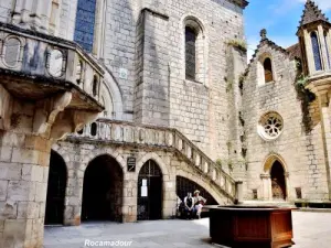 Inner courtyard of the sanctuary (© Jean Espirat)