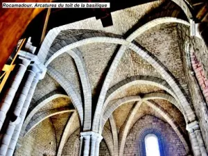 Arcatures of the roof of the basilica (© Jean Espirat)