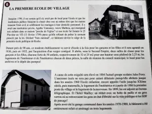 Información sobre la primera escuela de Roche-lez-Beaupré (© JE)
