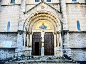 Porche de l'église du Sacré-Cœur (© J.E)