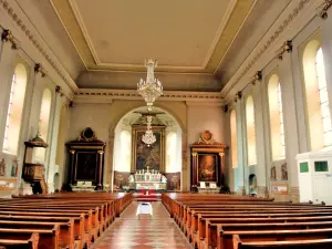 Kirchenschiff der 'Saint-Etienne Kirche (© Jean Espirat)