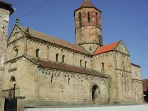 Kirche der Heiligen Pierre-et-Paul im romanischen Stil