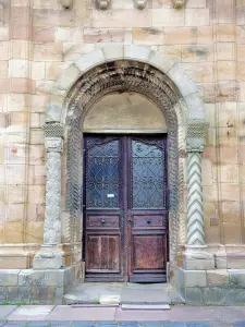 Südportal der Kirche Saint-Pierre-et-Paul (© Jean Espirat)
