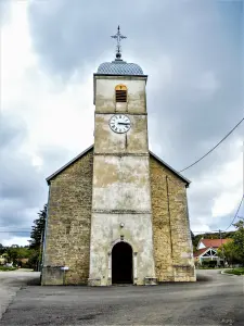 Porche et clocher de l'église (© J.E)