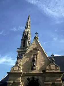 Fronton, toegang tot de kerk van Rosnoën