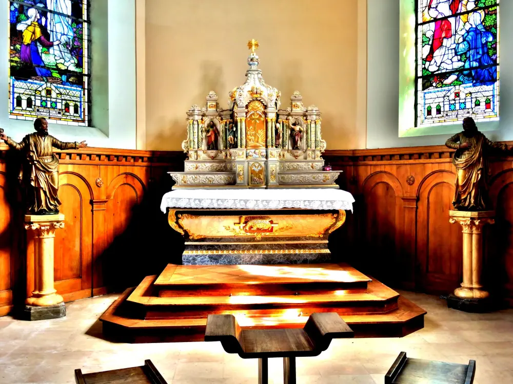 Rougegoutte - Maître-autel et retable de l'église (© J.E)