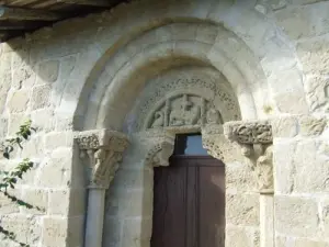 Porche de l'église de Cadillac (Roumagne)