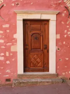 Una puerta en Roussillon