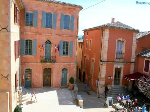 Roussillon - Place du village