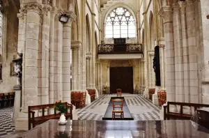 Interieur van de Sint-Julien kerk