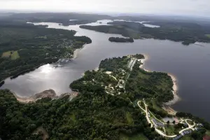 Veduta aerea del lago Vassivière