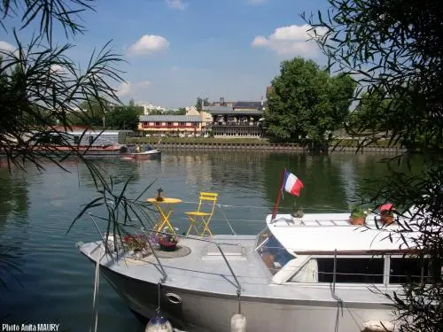 Rueil-Malmaison - Banks of the Seine (© Anita Maury)