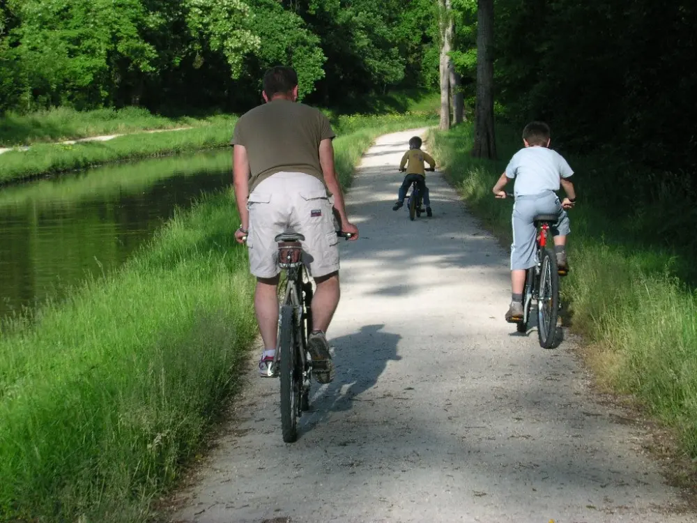Saint-Amand-Montrond - Canal de Berry en bicicleta