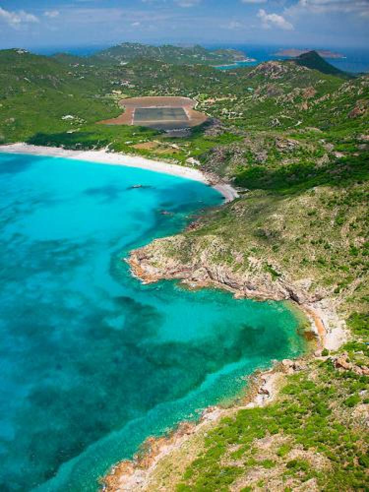 Saint-Barthélemy - Vue aérienne de Salines (© Comité du Tourisme de Saint-Barthélemy - Photographe : Laurent Benoît)