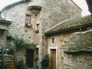 Un ensemble de caractère près du château