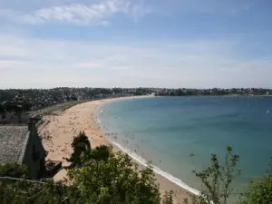 Toller Strand von Saint-Cast, Blick auf die Spitze der Garde