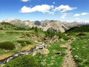 De overlaat van het meer, aan de Clarée Valley