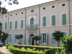 L'ancienne abbaye bénédictine (mairie)