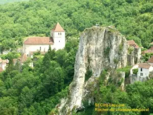 El castillo medieval de rock Lapopie