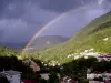 cielo Arco iris sobre el valle