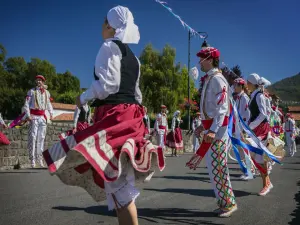 Bailarinas de Nafarroaren Eguna (© Pierre Carton)