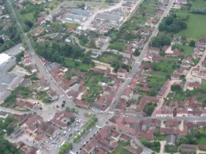 Vue aérienne du bourg de Saint-Germain-du-Bois 