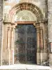 Portal en kerk timpaan (© J. E)