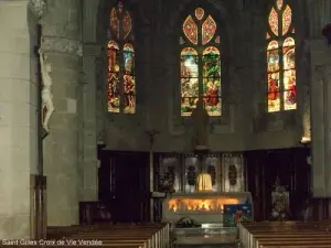 Chor, Apsis und Altar der Kirche von St. -Gilles