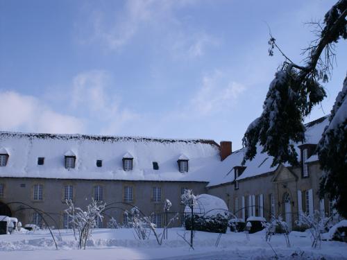 Saint-Hilaire - castello di St-Hilaire nella neve Chiesa