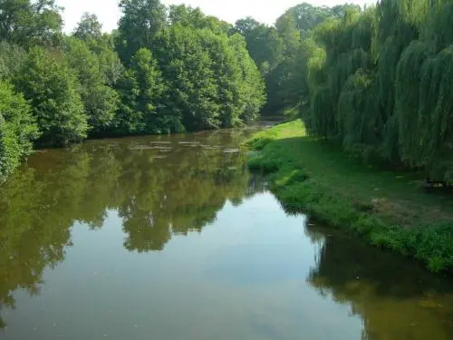 Saint-Hilaire-sur-Benaize - La rivière à Saint-Hilaire-sur-Benaize au pont