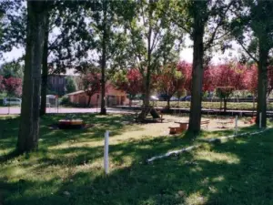 Aire de sports et loisirs (jeux d'enfants, tennis, pétanque)