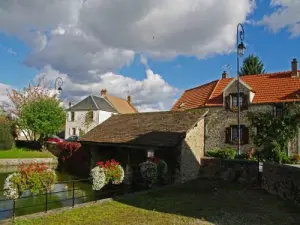 The laundry of Villeziers to Saint-Jean-de-Beauregard (© Jmsatto)