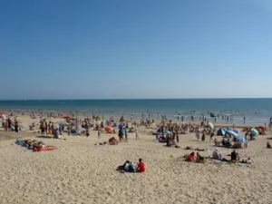 Grande spiaggia Saint-Jean-de-Monts piuttosto trafficata