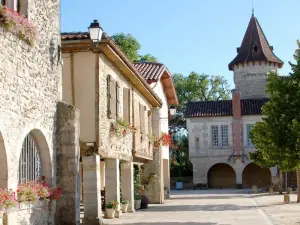 Place des Tilleuls en het herenhuis Saint-Justin