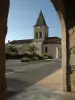 Saint-Laurent-sur-Gorre - Kerk in de vierkante toren geregistreerde historische gebouwen