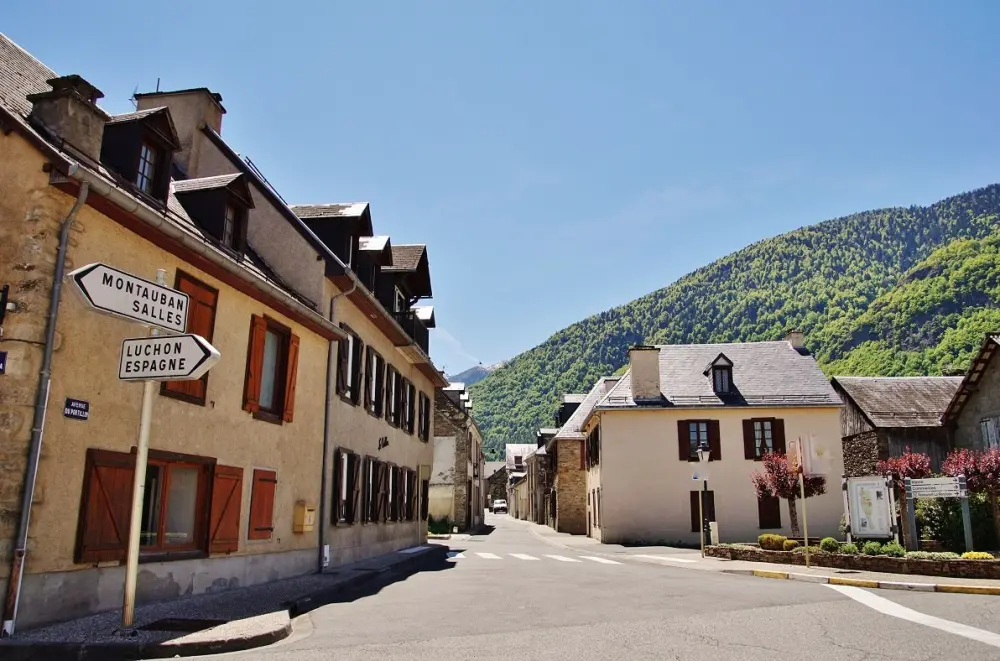 Saint-Mamet - The village