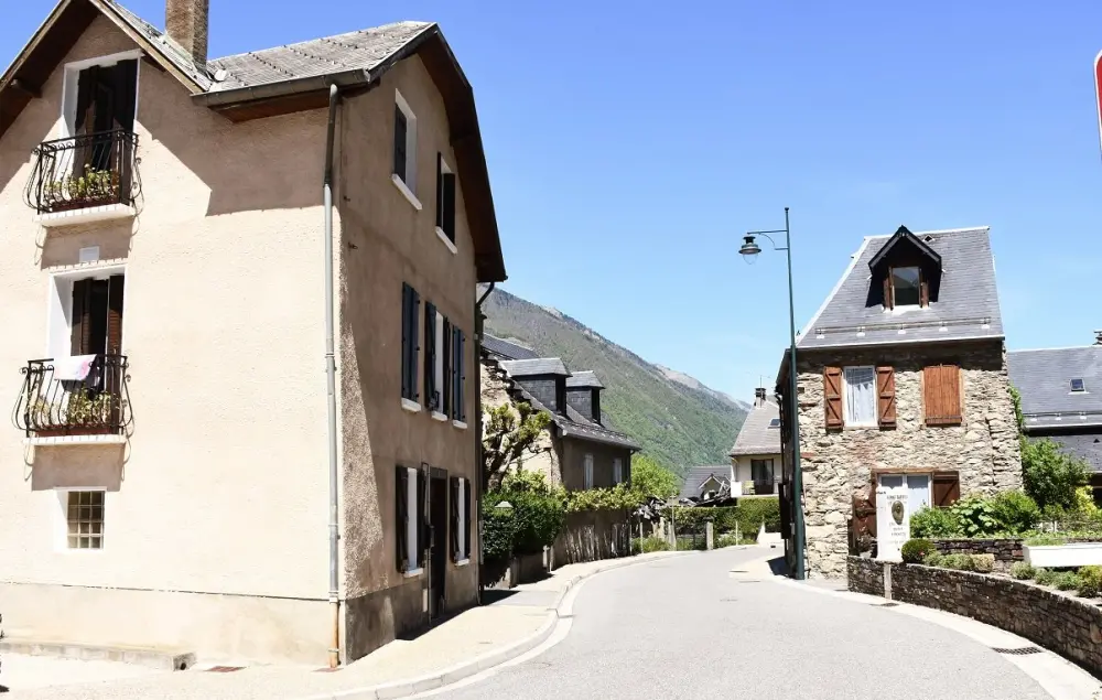 Saint-Mamet - The village