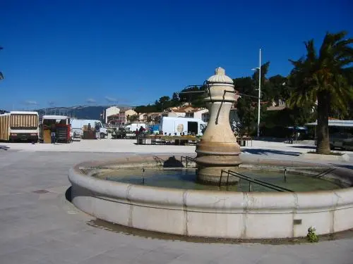 Saint-Mandrier-sur-Mer - Place des Résistants