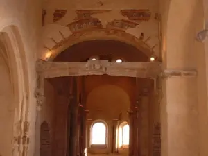 Inside the Priory: Fresken, romanischen