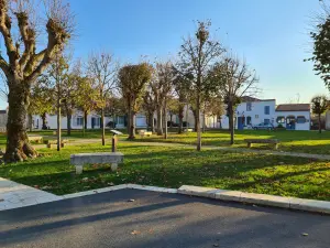 Place Saint-Saturnin - Gezicht op de stad zaal