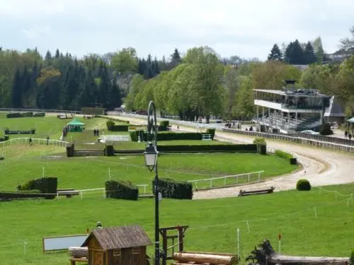 Pferderennbahn von Pompadour - Freizeitstätte in Saint-Sornin-Lavolps