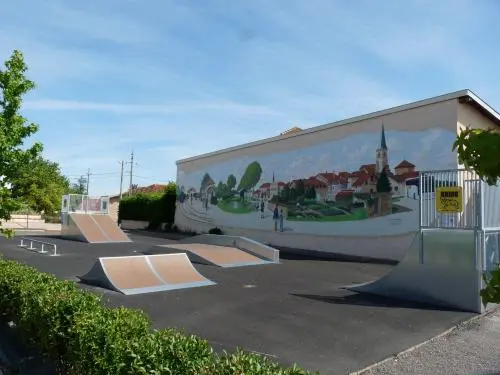 Saint-Trivier-de-Courtes - Le Skate Parc et la Fresque