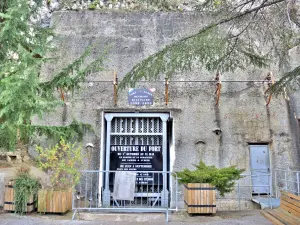 Entrance to the Maginot structure, underground Sainte-Agnès (© JE)