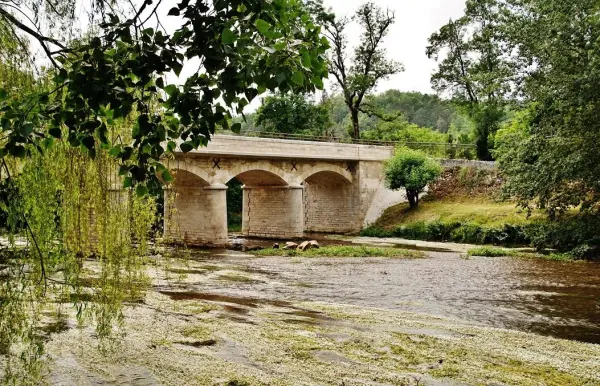 Sainte-Eulalie-d'Ans - Führer für Tourismus, Urlaub & Wochenende in der Dordogne