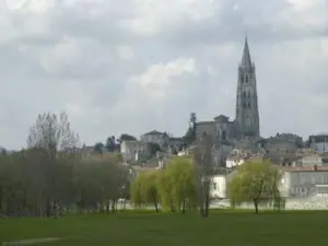 Vista della Charente e il Saint-Eutrope